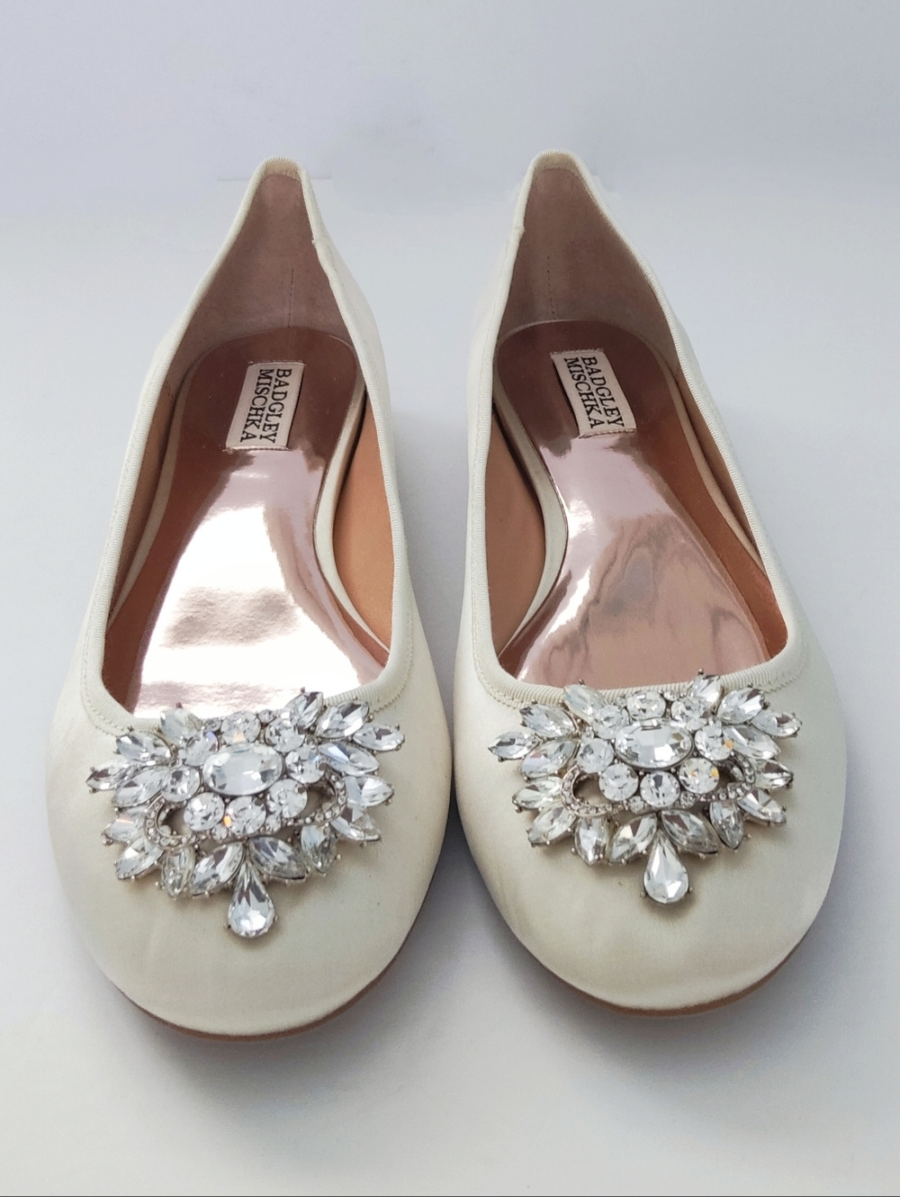 NWT. Badgley Mischka Bianca Ivory Jeweled Slip-On Satin Flats. Size 8.5 M.
